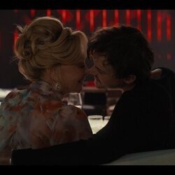 Jean Smart y Christopher Briney en la temporada 5 y el capítulo 03 de 'Hacks'