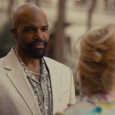 Carl Clemons-Hopkins en Capítulo 3 titulado 'Sin Trucos Nuevos' de 'Hacks'