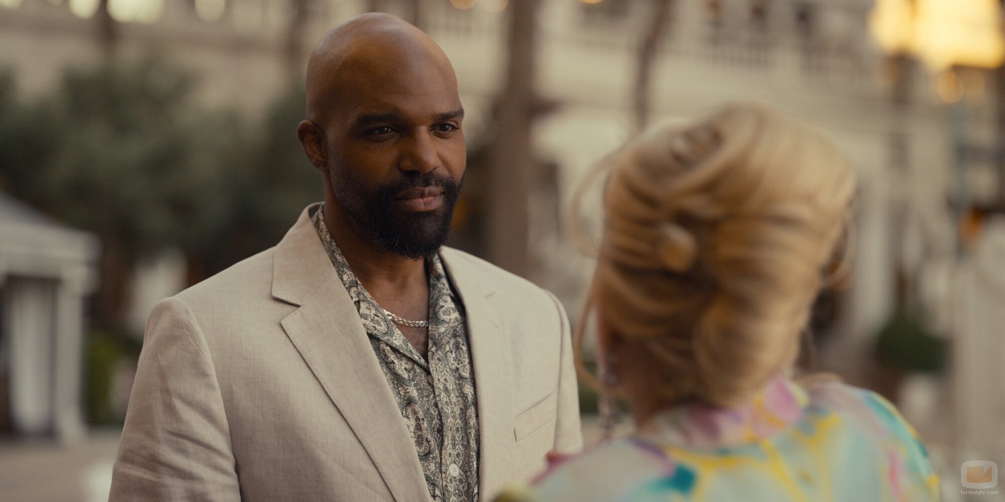 Carl Clemons-Hopkins en Capítulo 3 titulado 'Sin Trucos Nuevos' de 'Hacks'