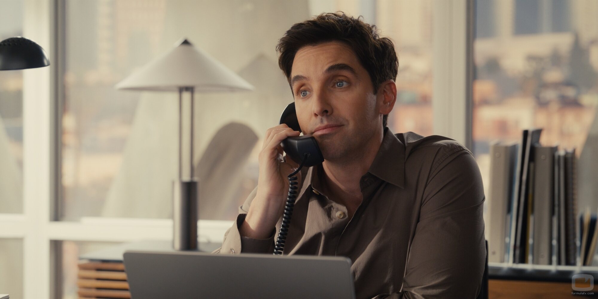 Paul W. Downs en la temporada 5 y el capítulo 03 de 'Hacks'