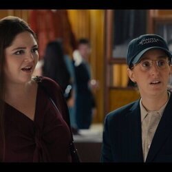Megan Stalter y Robby Hoffman en 5x04 titulado '¿Quién Hace La Cena?' de 'Hacks'