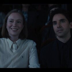 Paul W. Downs y Hannah Einbinder en 5x04 titulado '¿Quién Hace La Cena?' de 'Hacks'