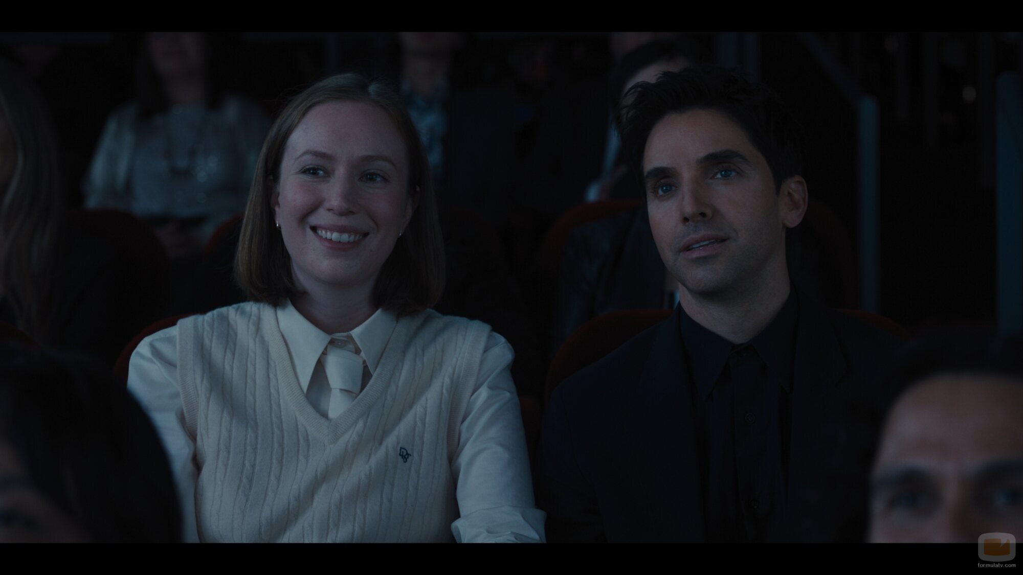 Paul W. Downs y Hannah Einbinder en 5x04 titulado '¿Quién Hace La Cena?' de 'Hacks'