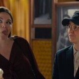 Escena de Megan Stalter y Robby Hoffman en 5x04 titulado '¿Quién Hace La Cena?' de 'Hacks'