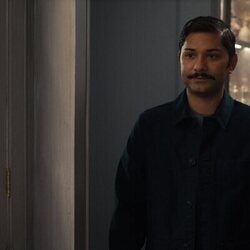 Mark Indelicato en la temporada 5 y el capítulo 05 de 'Hacks'