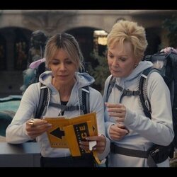 Jean Smart y Kaitlin Olson en 5x05 'D'Amazing Race' de 'Hacks'
