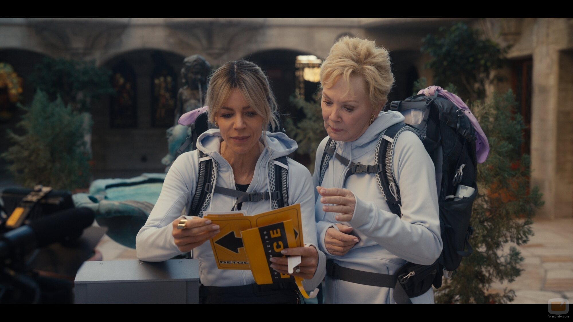 Jean Smart y Kaitlin Olson en 5x05 'D'Amazing Race' de 'Hacks'