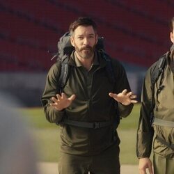 Plano de 5x05 'D'Amazing Race' de 'Hacks'