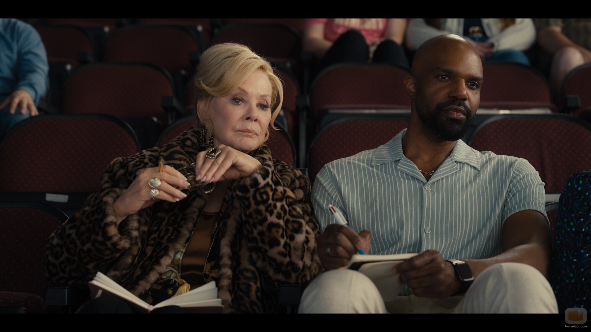 Jean Smart y Carl Clemons-Hopkins en 'D'Amazing Race' de 'Hacks'