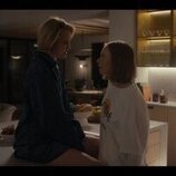 Hannah Einbinder y Leslie Bibb en 'Montecito' de 'Hacks'