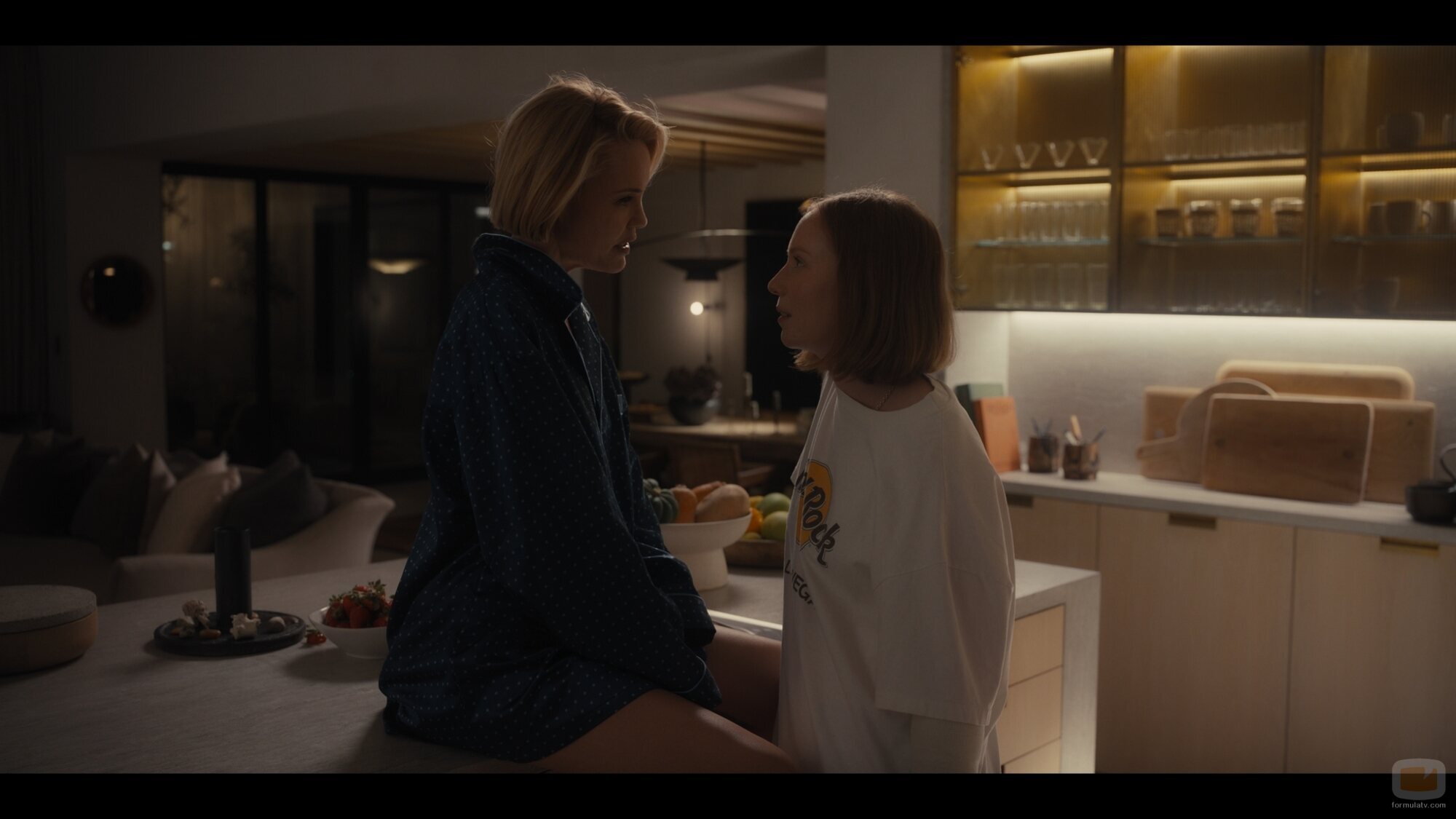 Hannah Einbinder y Leslie Bibb en 'Montecito' de 'Hacks'