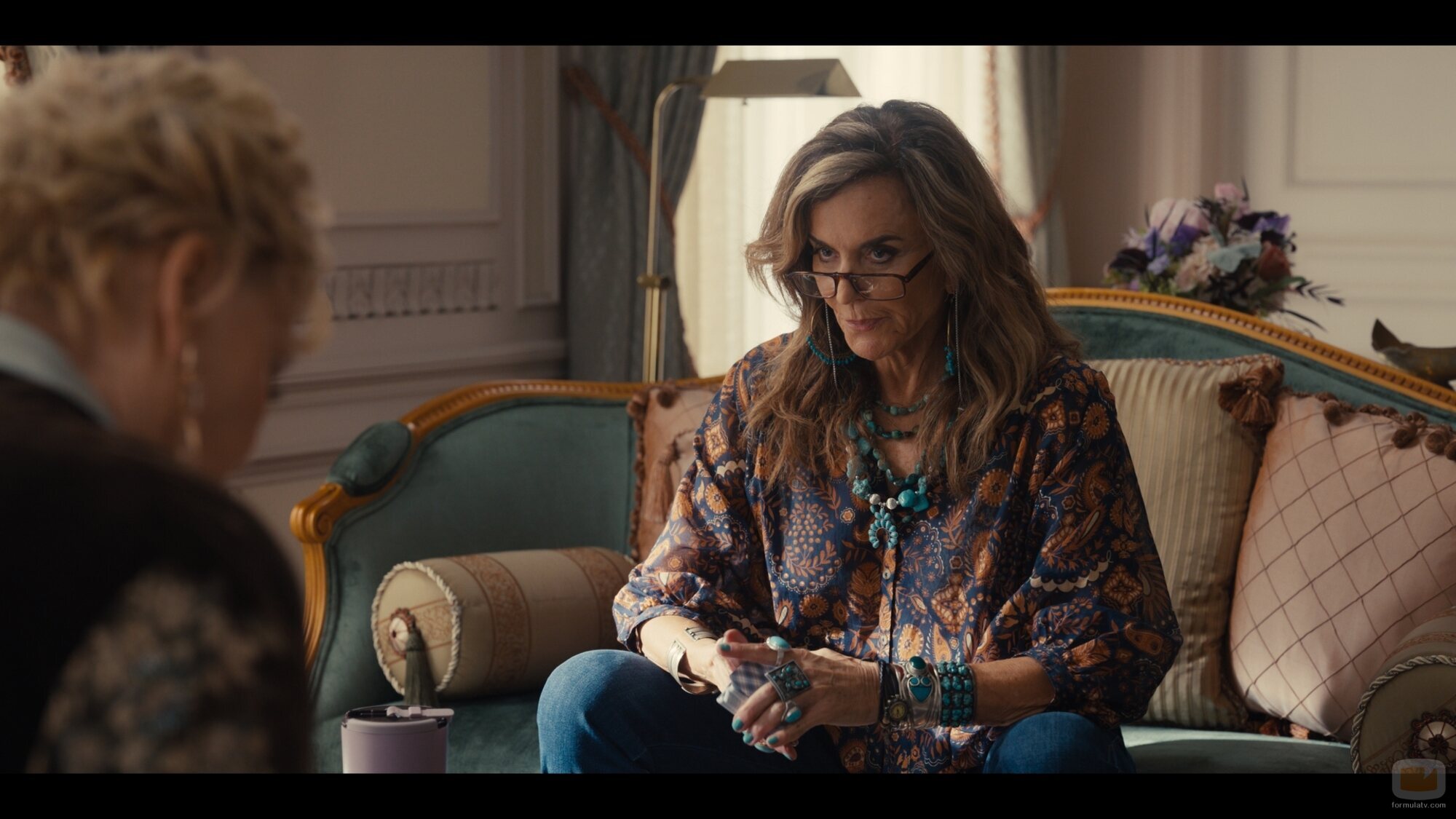 Polly Draper en 5x07 'Montecito' de 'Hacks'