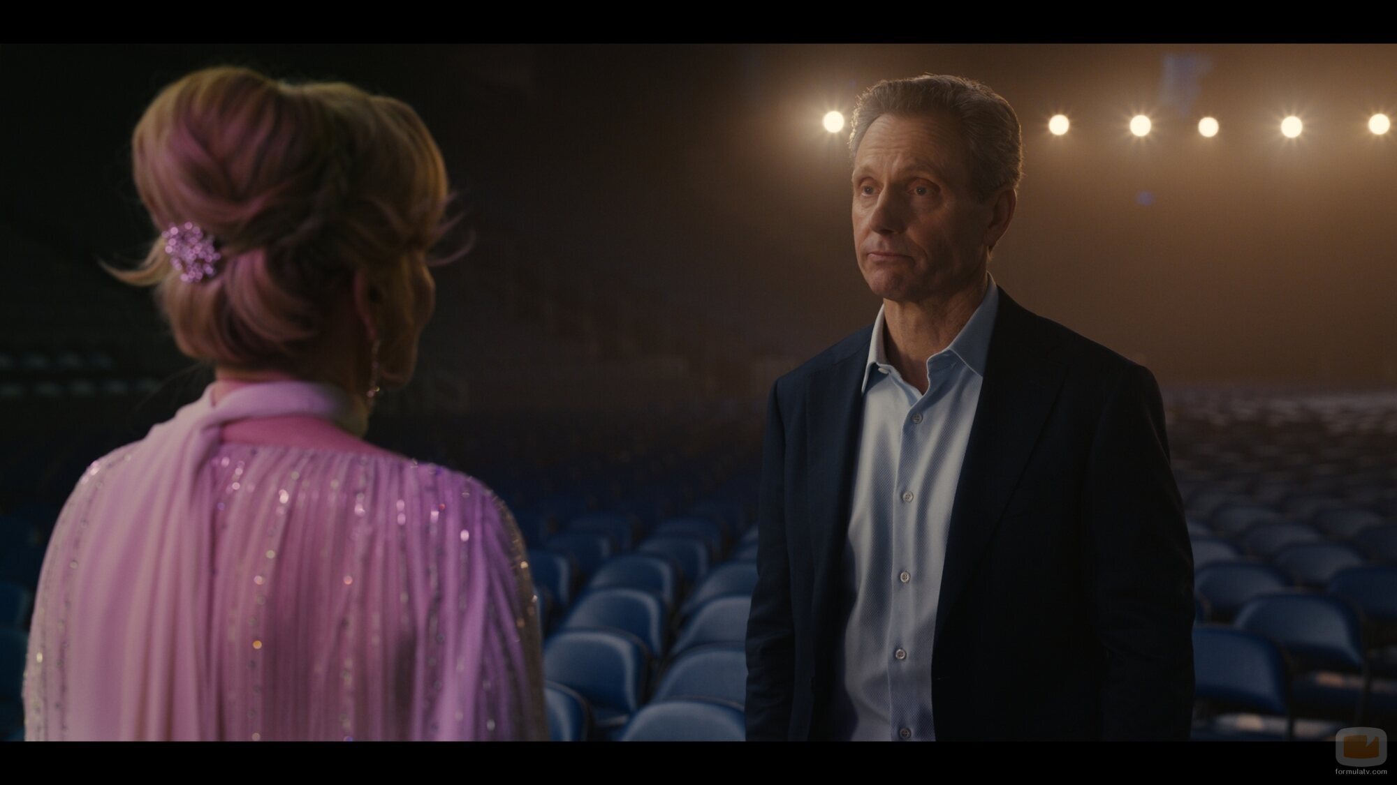 Vistazo a Tony Goldwyn en la temporada 5 y el capítulo 09 de 'Hacks'
