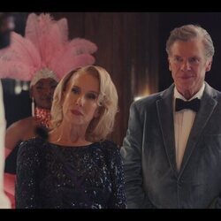 Christopher McDonald y Lauren Weedman en 5x10 'Hacks' de 'Hacks'