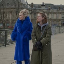 Escena de Hannah Einbinder y Jean Smart en el 5x10 de 'Hacks'