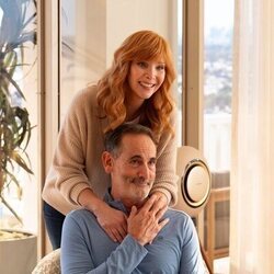 Lisa Kudrow y Damian Young en 3x01 'Valerie consigue un nuevo capítulo' de 'The Comeback'