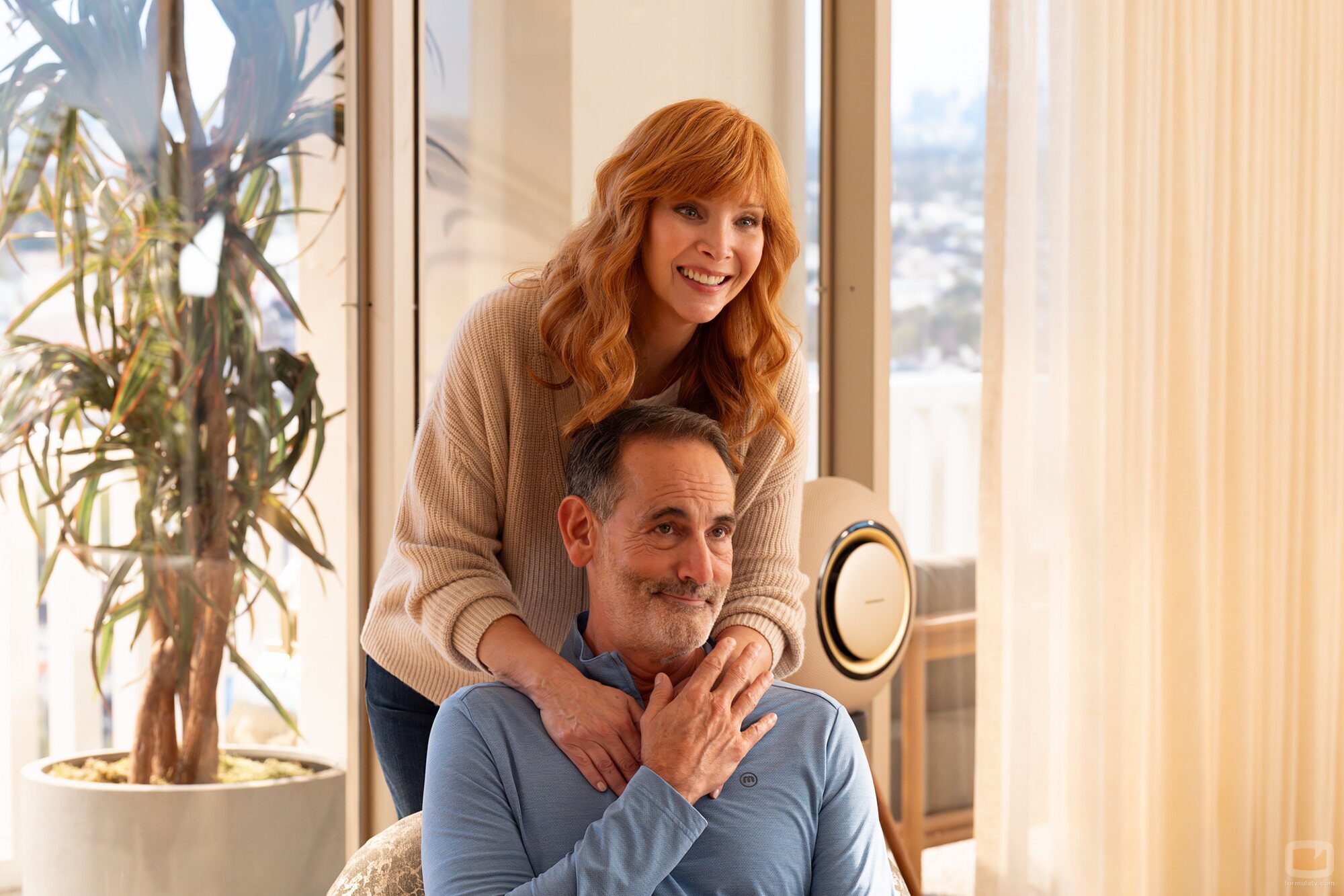 Lisa Kudrow y Damian Young en 3x01 'Valerie consigue un nuevo capítulo' de 'The Comeback'