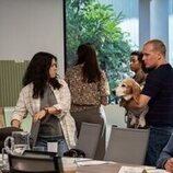 John Early y Abbi Jacobson en la temporada 3 y el capítulo 02 de 'The Comeback'