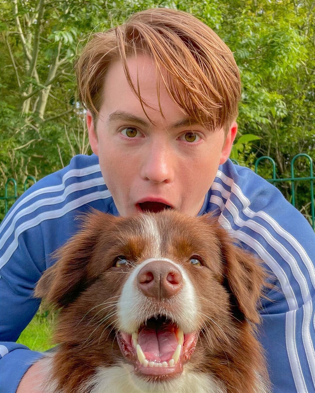 Kit Connor y Echo se hacen un selfie en el rodaje de 'Heartstopper'