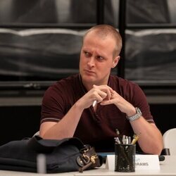 John Early en 3x04 titulado 'Valerie lo hace todo' de 'The Comeback'