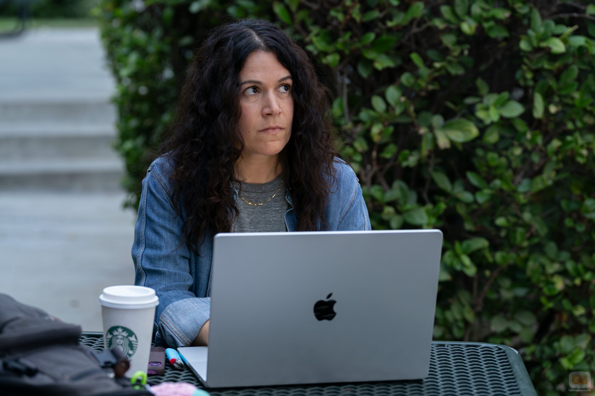 Abbi Jacobson en 3x04 'Valerie lo hace todo' de 'The Comeback'