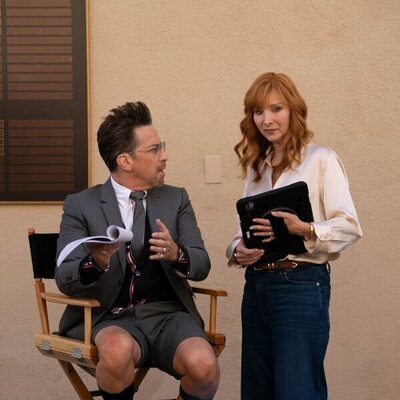 Lisa Kudrow y Dan Bucatinsky en Capítulo 4 titulado 'Valerie lo hace todo' de 'The Comeback'