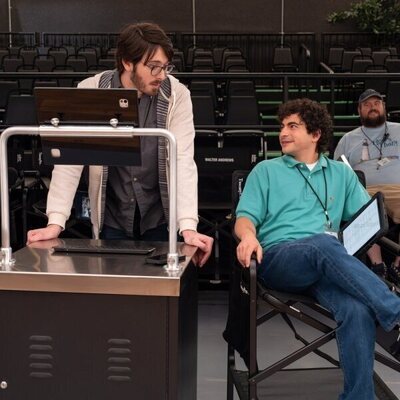 Tony Macht y Julian Stern en 'Valerie enciende una vela' de 'The Comeback'