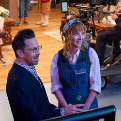 Dan Bucatinsky y Lisa Kudrow en 'Valerie enciende una vela' de 'The Comeback'