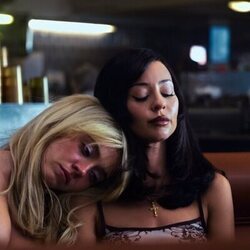 Alexa Demie y Sydney Sweeney en 3x08 'Confiamos en Dios' de 'Euphoria'