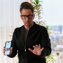 Dan Bucatinsky en 3x06 titulado 'Valerie está sola en casa' de 'The Comeback'