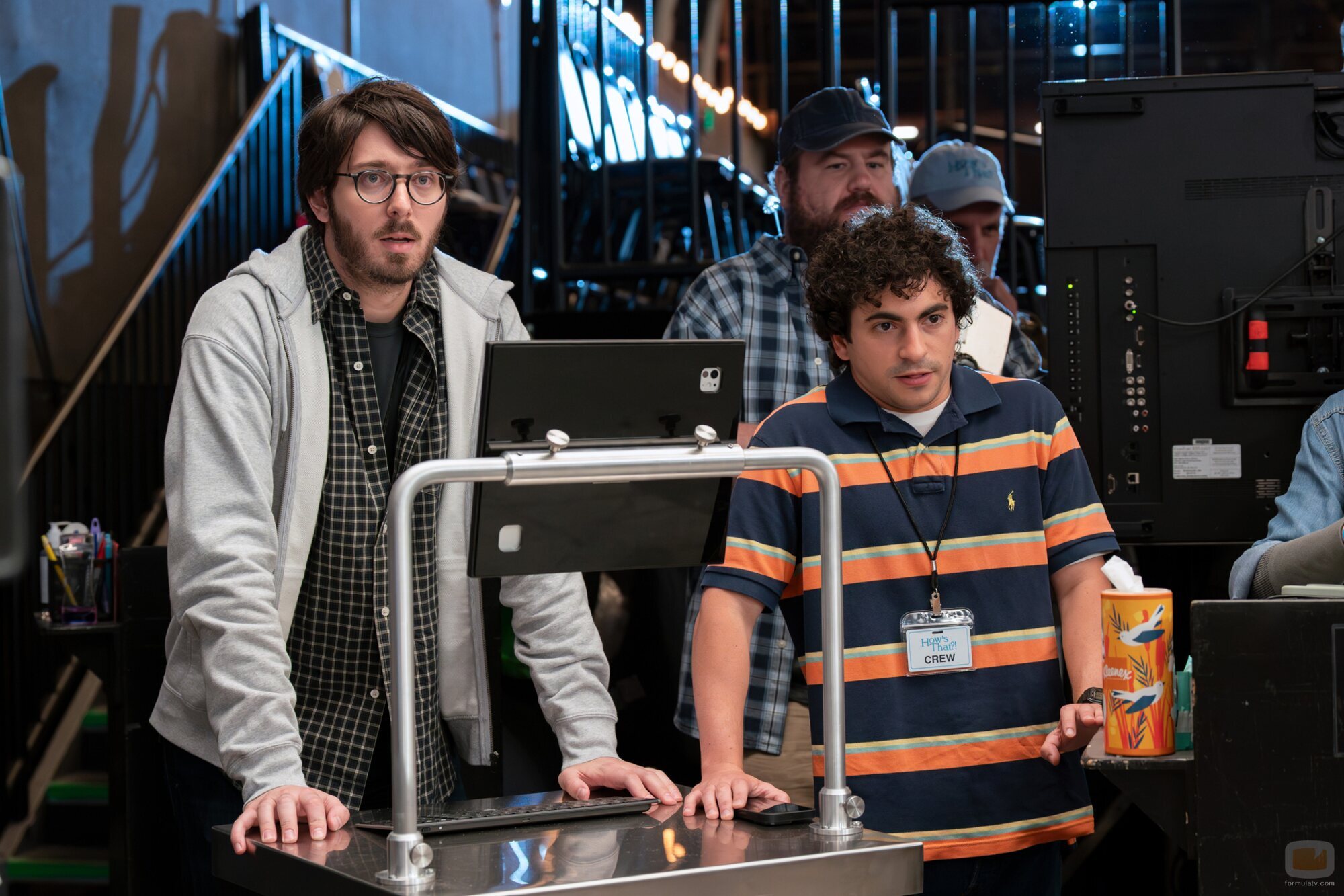 Tony Macht y Julian Stern en 'Valerie está sola en casa' de 'The Comeback'