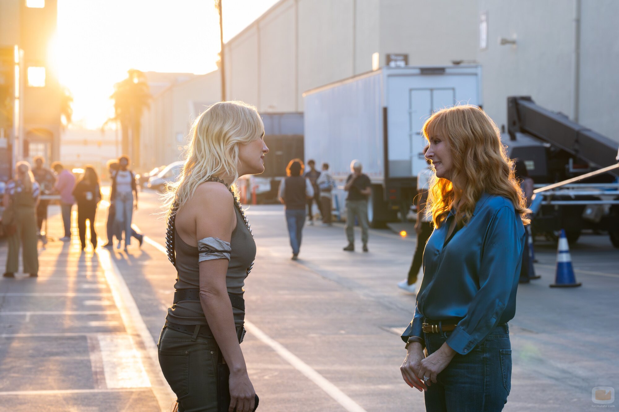 Lisa Kudrow y Malin Akerman en Capítulo 7 titulado 'Valerie busca la verdad' de 'The Comeback'