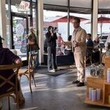Lisa Kudrow y Dan Bucatinsky en 3x07 titulado 'Valerie busca la verdad' de 'The Comeback'