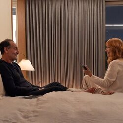Lisa Kudrow y Damian Young en la temporada 3 y el capítulo 08 de 'The Comeback'