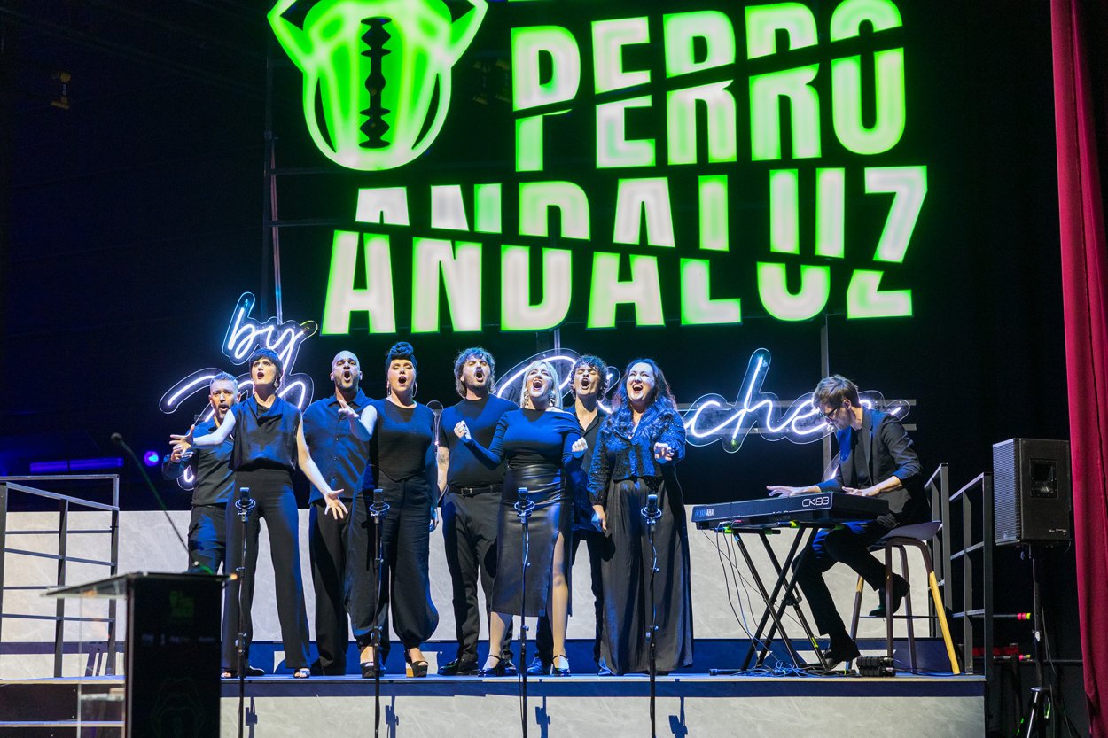 El equipo de 'El perro andaluz' en la presentación desde Sevilla