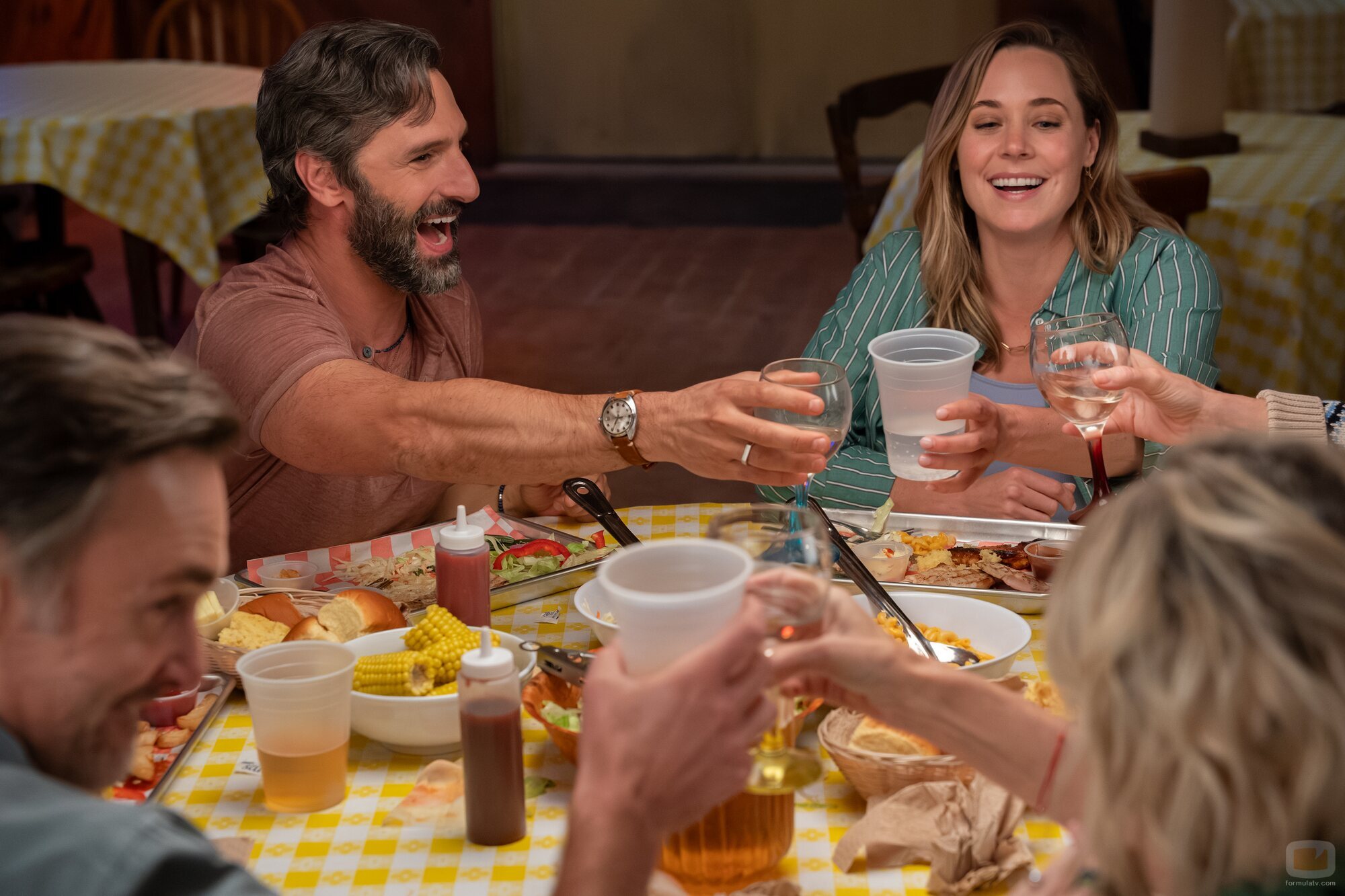 Erika Henningsen y Marco Calvani en 'Senderismo' de 'Las cuatro estaciones'