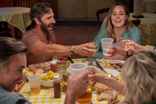 Erika Henningsen y Marco Calvani en 'Senderismo' de 'Las cuatro estaciones'