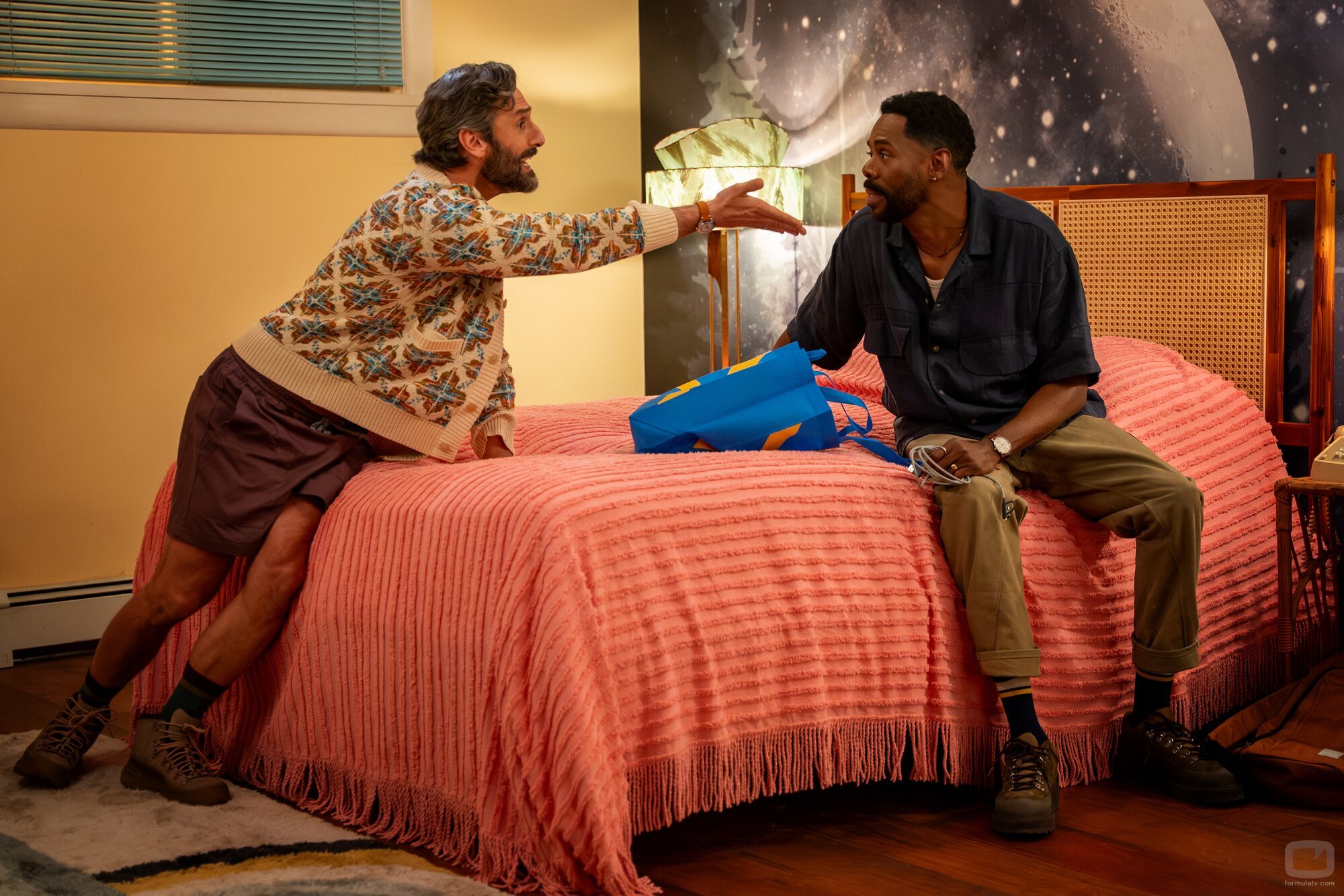Marco Calvani y Colman Domingo en 'Senderismo' de 'The Four Seasons'