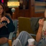 Kerri Kenney y Tina Fey en 'Motel pintoresco' de 'Las cuatro estaciones'