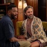 Colman Domingo y Marco Calvani en el 2x02 de 'The Four Seasons'