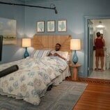 Colman Domingo y Marco Calvani en el 2x03 de 'Las cuatro estaciones'