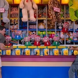 Will Forte y Steven Pasquale en Capítulo 4 titulado 'En el paseo marítimo' de 'Las cuatro estaciones'