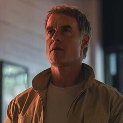 Murray Bartlett en 1x03 'El eurotúnel' de 'Satisfacción garantizada'