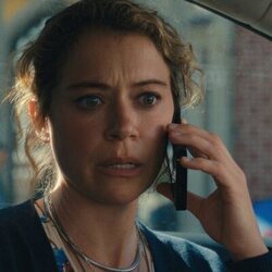 Tatiana Maslany en 1x03 titulado 'El eurotúnel' de 'Satisfacción garantizada'