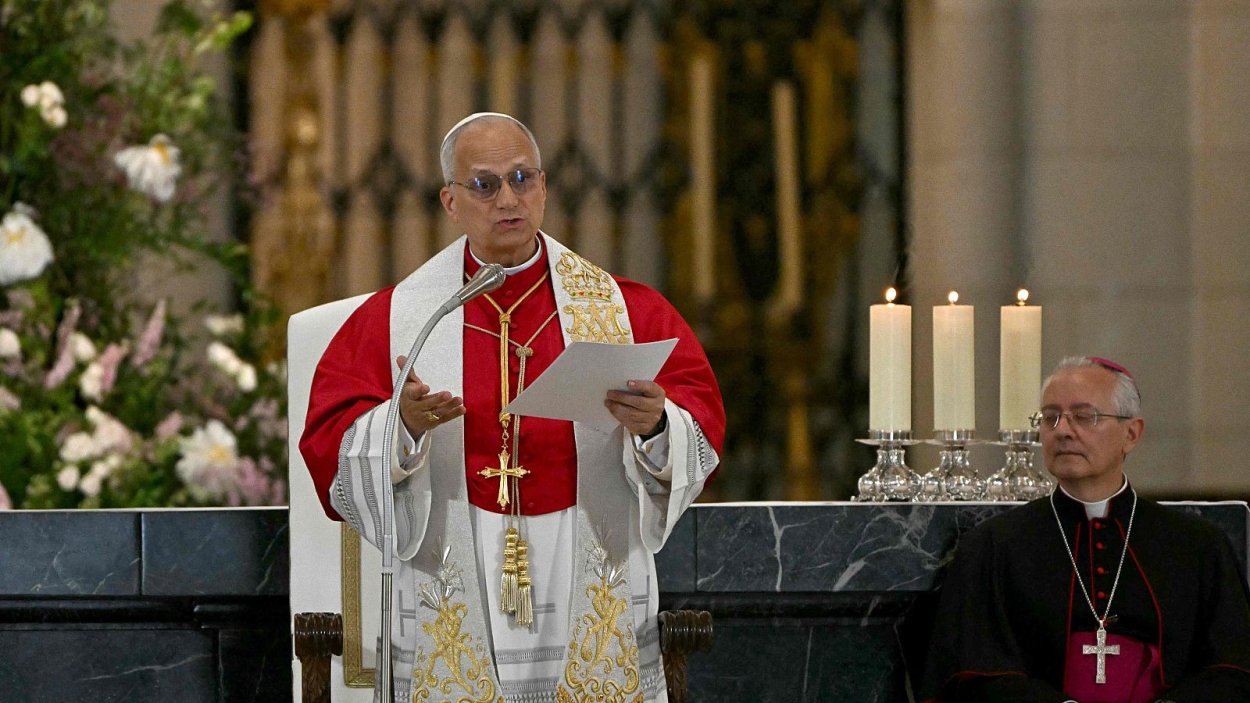 El papa León XIV durante su homilía en la Catedral de la Almudena de Madrid