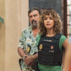 Verónica Sánchez y Paco Tous en 'Episodio #1.1' de 'Oasis'