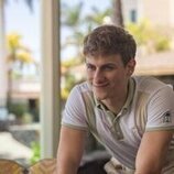 Jan Buxaderas en 1x02 'Episodio #1.2' de 'Oasis'