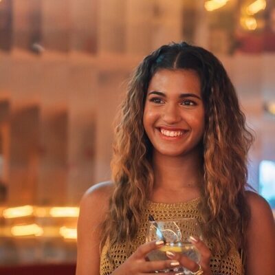 Amanda Palomino en 1x03 'Episodio #1.3' de 'Oasis'
