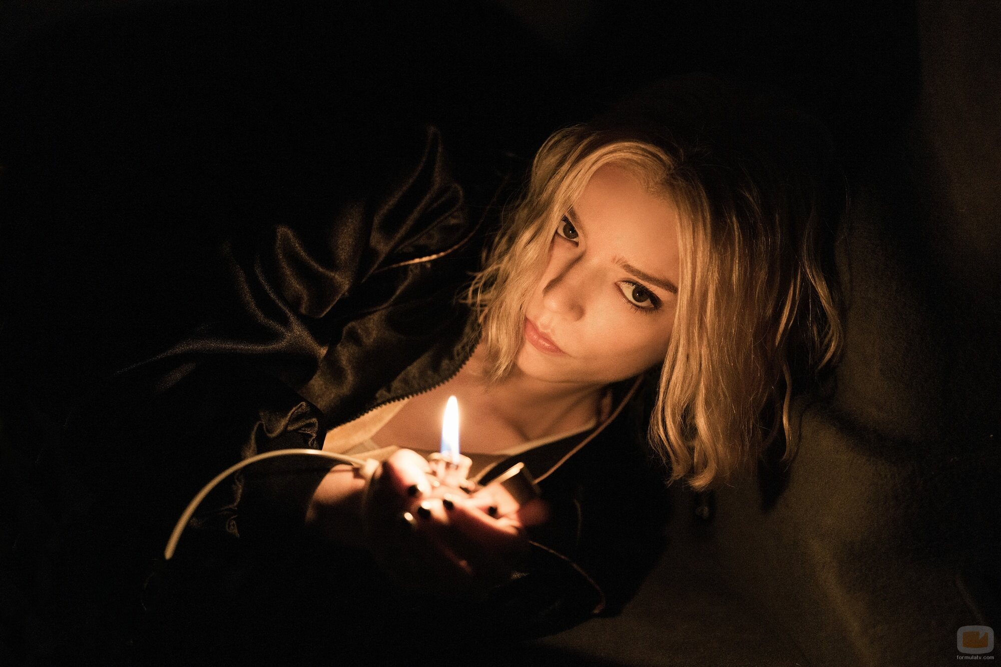 Anya Taylor-Joy en 1x01 'Sin atajos' de 'Lucky'