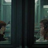 Sam Worthington y Britt Lower en el 1x01 de 'I Will Find You'